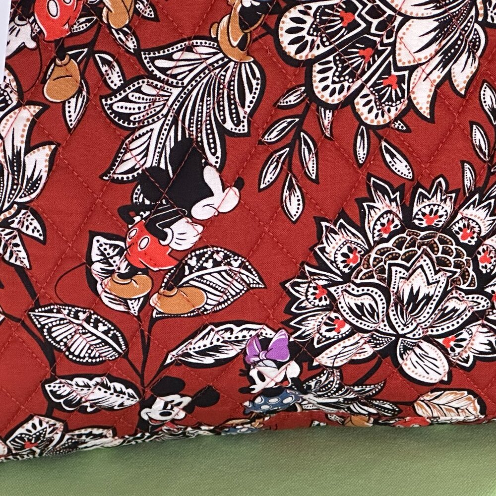 VERA BRADLEY DISNEY LUNCH CROSSBODY BAG :NWT MICKEY & MINNIE'S FLIRTY FLORAL - Picture 8 of 16